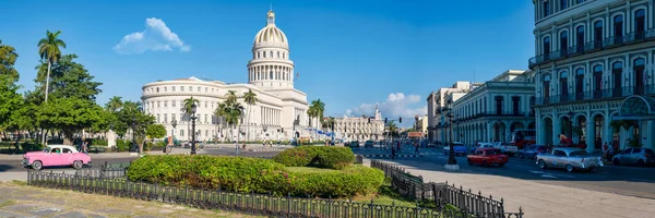 哈瓦那全景，包括标志性的国会大厦 — 图库照片