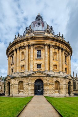 Radcliffe Kamerası, Oxford Üniversitesi 'nin bir sembolü.