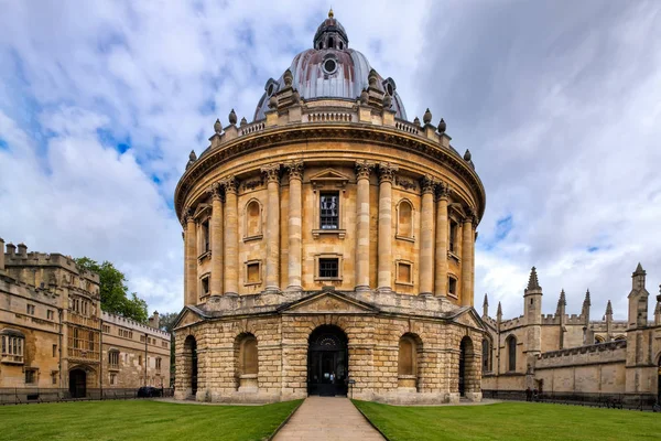 A Radcliffe Camera, um símbolo da Universidade de Oxford — Fotografia de Stock