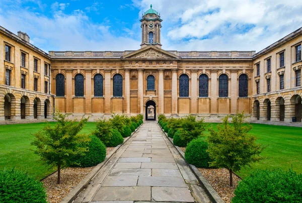 Het Queen 's College aan de Universiteit van Oxford — Stockfoto