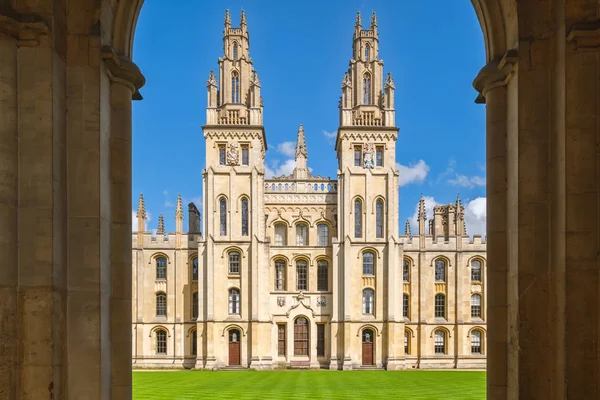 Kolegium wszystkich dusz na Uniwersytecie Oksfordzkim — Zdjęcie stockowe