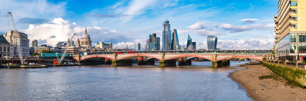 High resolution panoramic view of London with Blackfriars Bridge, the City and the river Thames