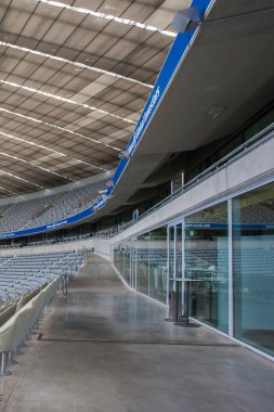 Münih, Almanya - 28 Haziran 2015 tarihinde Allianz Arena futbol stadyumu Münih, Almanya 'da kuruldu. Stadyumun kapasitesi yaklaşık 70.000 seyirci kapasitesiyle Almanya 'nın üçüncü büyük stadyumu konumundadır..
