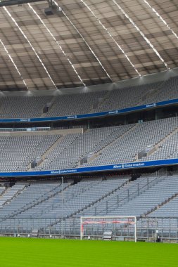 Münih, Almanya - 28 Haziran 2015 tarihinde Allianz Arena futbol stadyumu Münih, Almanya 'da kuruldu. Stadyumun kapasitesi yaklaşık 70.000 seyirci kapasitesiyle Almanya 'nın üçüncü büyük stadyumu konumundadır..