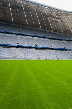 Münih, Almanya - 28 Haziran 2015 tarihinde Allianz Arena futbol stadyumu Münih, Almanya 'da kuruldu. Stadyumun kapasitesi yaklaşık 70.000 seyirci kapasitesiyle Almanya 'nın üçüncü büyük stadyumu konumundadır..