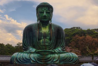 Kamakura Daibutsu (Kamakura 'nın Büyük Buda' sı) Japonya 'nın başkenti Kamakura' da