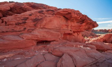 Nevada Çölü 'ndeki Fire State Park Vadisi' nde kaya oluşumları. Fire State Park Vadisi, ABD 'nin Nevada eyaletindeki en eski eyalet parkıdır ve 1968 yılında 