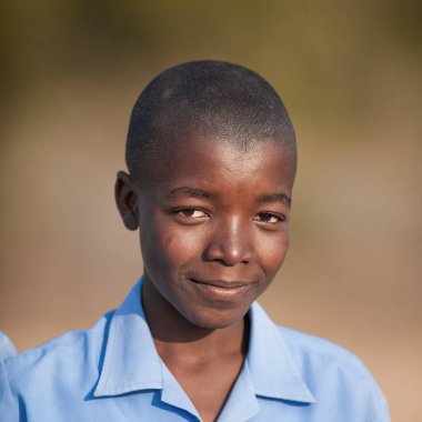 Mbabane, Svaziland - 6 Ağustos 2008 'de Mbabane, Svaziland' da yerel bir okulda tanımlanamayan Swazi öğrencisi