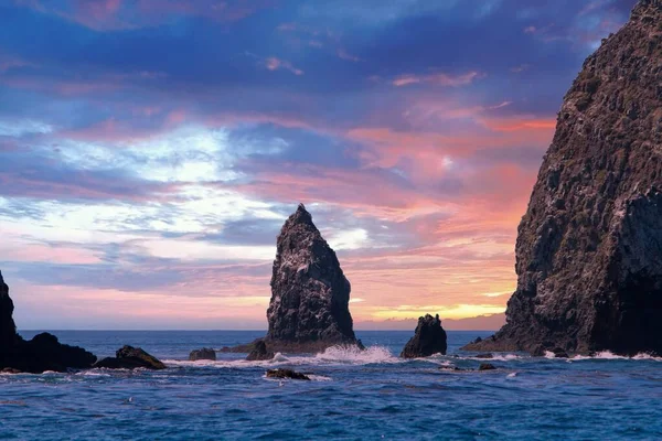 Anacapa Adası yakınlarındaki Rock, Channel Adaları Ulusal Parkı, Kaliforniya