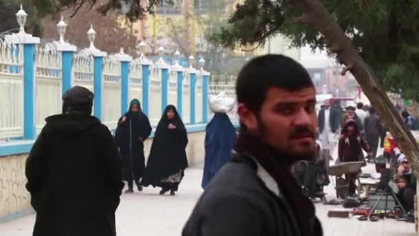 2018 Mazar Şerif Kuzey Afganistan Daki Kimliği Belirsiz Afgan Halkı — Stok video