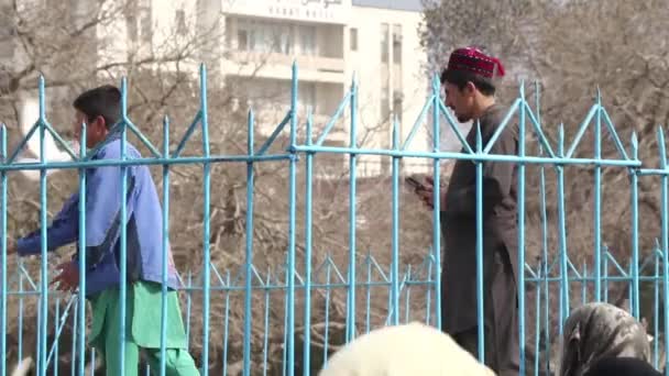 Peuple Afghan Non Identifié Mosquée Bleue Mazar Sharif Nord Afghanistan — Video