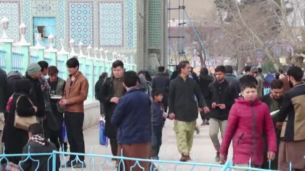 Oidentifierat Afghanskt Folk Blå Moskén Mazar Sharif Norra Afghanistan 2018 — Stockvideo