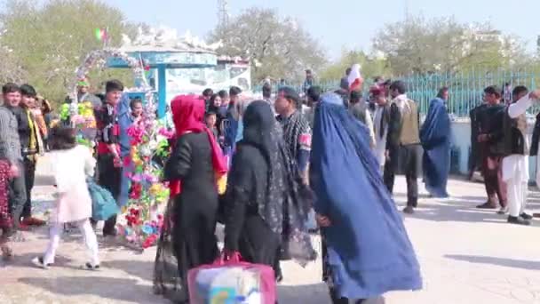 Unidentified Afghan People Blue Mosque Mazar Sharif North Afghanistan 2018 — Stock Video