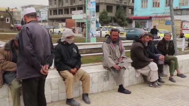 Unbekannte Afghanen Stadtzentrum Von Masar Sharif Nordafghanistan Jahr 2018 — Stockvideo