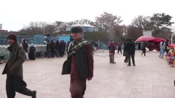 Oidentifierat Afghanskt Folk Blå Moskén Mazar Sharif Norra Afghanistan 2018 — Stockvideo