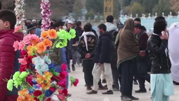 Povo Afegão Não Identificado Mesquita Azul Mazar Sharif Afeganistão Norte — Vídeo de Stock