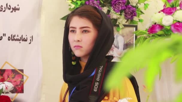 Unidentified Woman Market Mazar Sharif North Afghanistan 2018 — Stock Video