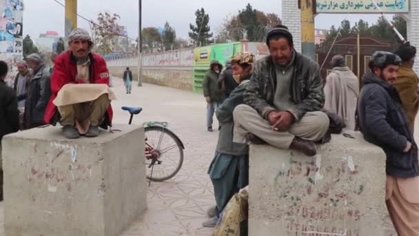 아프가니스탄 마자르이샤 리프의 중심부에 신원이 아프가니스탄 사람들 2018 — 비디오