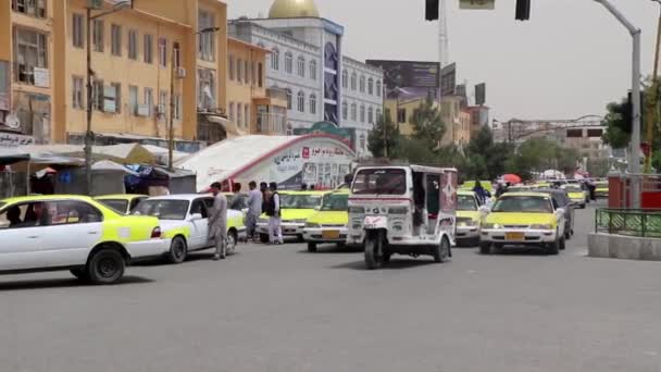 2018 Mazar Şerif Kuzey Afganistan Sokak Trafiği — Stok video