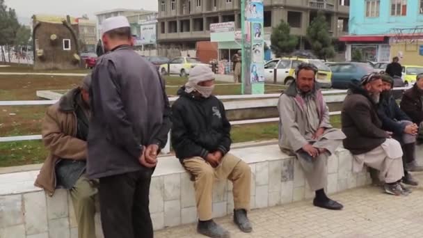 Popolo Afgano Non Identificato Nel Centro Della Città Mazar Sharif — Video Stock