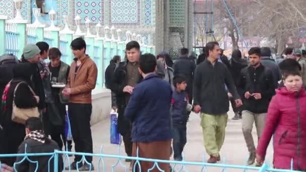 Неизвестные Афганцы Голубой Мечети Мазари Шарифе Северный Афганистан 2018 Году — стоковое видео