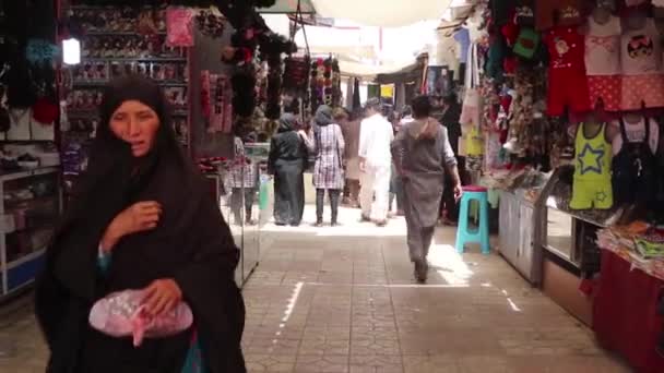 아프가니스탄 마자르이샤 리프의 시장에서 신원이 사람들 2018 — 비디오