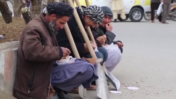 Povo Afegão Não Identificado Centro Cidade Mazar Sharif Afeganistão Norte — Vídeo de Stock