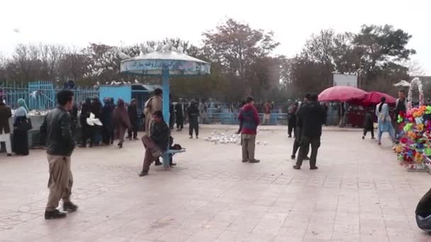 Oidentifierat Afghanskt Folk Blå Moskén Mazar Sharif Norra Afghanistan 2018 — Stockvideo