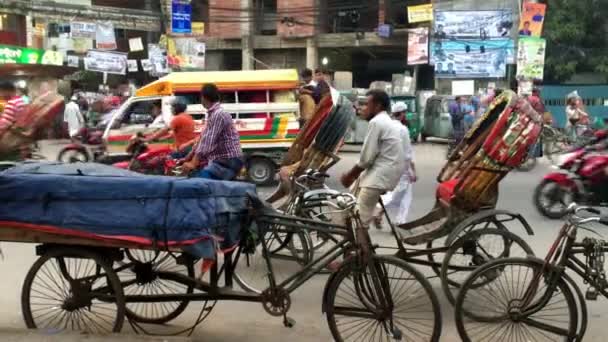 Unbekannte Und Straßenverkehr Auf Der Ringstraße Bezirk Adabor Von Dhaka — Stockvideo