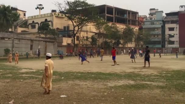 Unbekannte Kinder Und Jugendliche Auf Dem Spielplatz Shyamoli Viertel Von — Stockvideo
