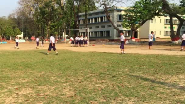 Neidentifikovaní Studenti Kteří Hrají Fotbal Dhaka Residential Model College Mohammadpuru — Stock video