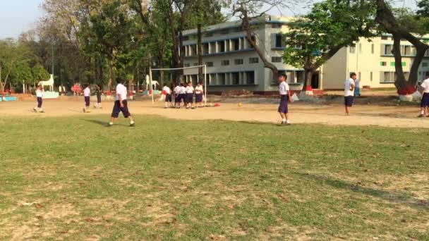 Estudiantes Identificados Jugando Fútbol Dhaka Residential Model College Mohammadpur Dhaka — Vídeos de Stock