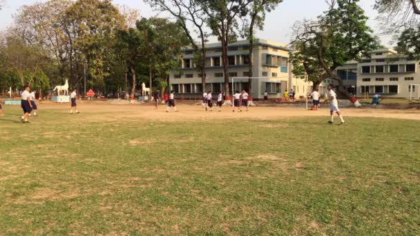 Bangladeş Başkenti Dhaka Daki Dhaka Residential Model College Futbol Oynayan — Stok video