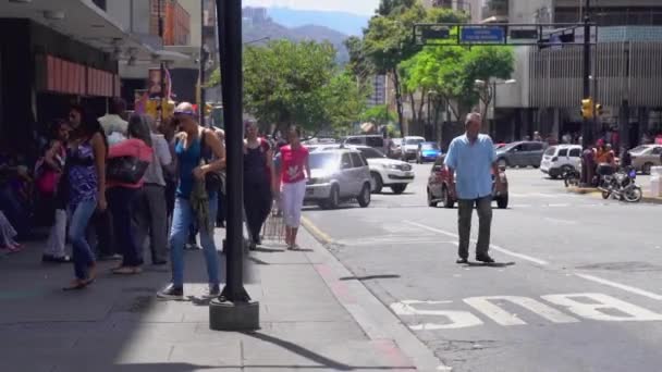 Venezuela Nın Başkenti Caracas Chacao Bölgesindeki Tanımlanamayan Insanlar Sokak Trafiği — Stok video