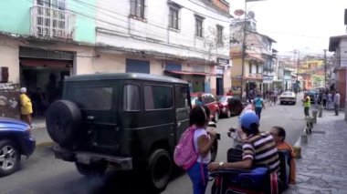 Venezuela 'nın başkenti Caracas' ın Petare semtindeki tanımlanamayan insanlar ve sokak trafiği 2019 dolaylarında gerçekleşti.