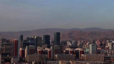 Zaisan Anıtı 'ndan Moğolistan' ın başkenti Ulaanbaatar manzarası, yaklaşık Mart 2019