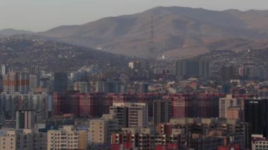 Zaisan Anıtı 'ndan Moğolistan' ın başkenti Ulaanbaatar manzarası, yaklaşık Mart 2019