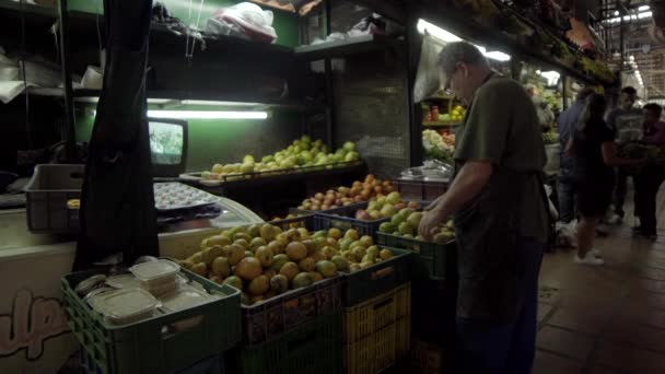 Unbekannte Auf Dem Minorista Bauernmarkt Auf Dem Minorista Platz Medellin — Stockvideo