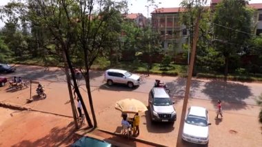 Doğu Afrika, Ruanda 'nın başkenti Kigali' nin Kicukiro ilçesinde yaklaşık Mart 2019 'da trafik vardı.