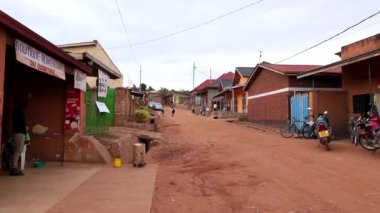 Doğu Afrika, Ruanda 'nın başkenti Kigali' nin Kicukiro ilçesindeki tanımlanamayan insan ve binalar, yaklaşık Mart 2019