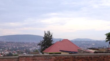 Kigali 'nin Kicukiro ilçesindeki binalar, Ruanda' nın başkenti, Doğu Afrika, yaklaşık Mart 2019.