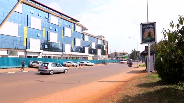 Ongeïdentificeerde Personen Straatverkeer Het Centrum Van Kicukiro District Kigali Hoofdstad — Stockvideo