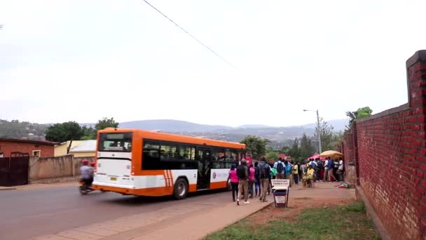 Fermata Dell Autobus Nel Quartiere Kicukiro Kigali Capitale Del Ruanda — Video Stock