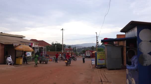Unbekannte Personen Und Gebäude Kicukiro Distrikt Von Kigali Der Hauptstadt — Stockvideo
