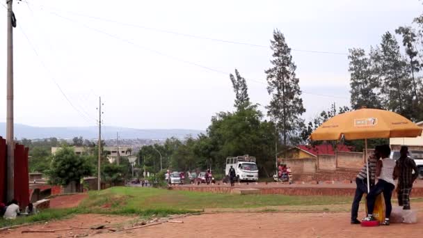 Uidentifiserte Personer Trafikk Nyanzafjellet Kigali Hovedstaden Rwanda Øst Afrika Rundt – stockvideo