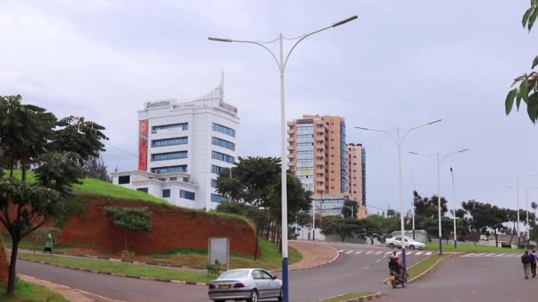 Дорожное Движение Дороге Ведущей Центру Города Кигали Столице Руанды Восточной — стоковое видео