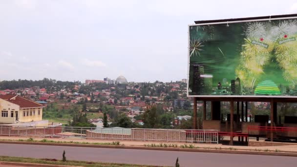 2019年3月在卢旺达基加利Sonatube路的公路交通 — 图库视频影像