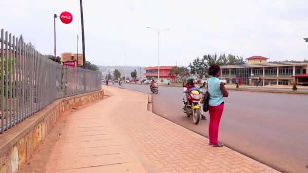 Vägtrafiken Sonatube Road Kigali Rwanda Mars 2019 — Stockvideo