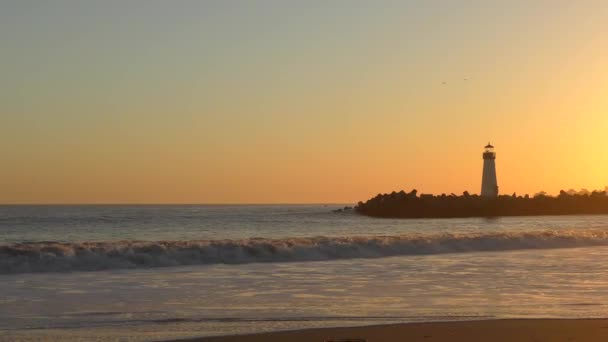 Santa Cruz Breakwater Aka Walton Lighthouse Sunset Seen Twin Lakes — 图库视频影像