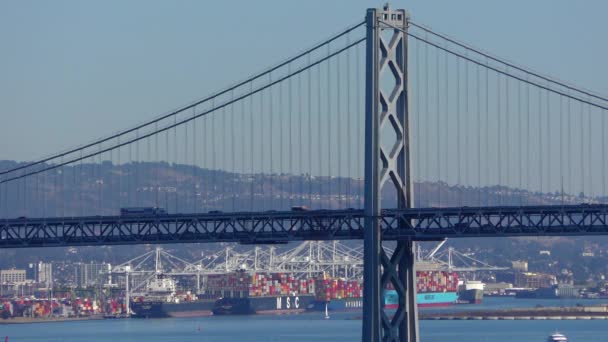 从2018年10月前后加利福尼亚旧金山电报山上的Coit塔看到的旧金山湾 — 图库视频影像